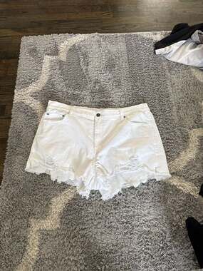 Aerie Women's XL White High-Waisted Distressed Denim Pull-On Shorts